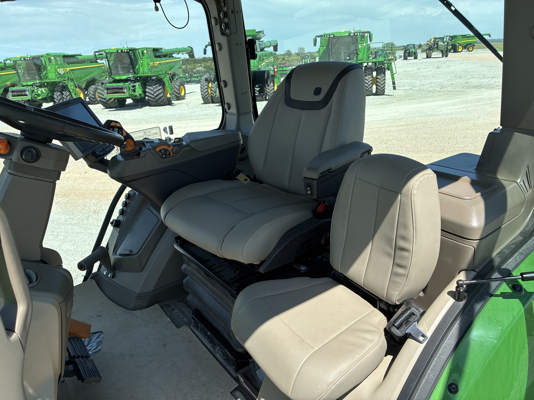  2023 John Deere 8RX 370 at LandMark in Hebron, NE