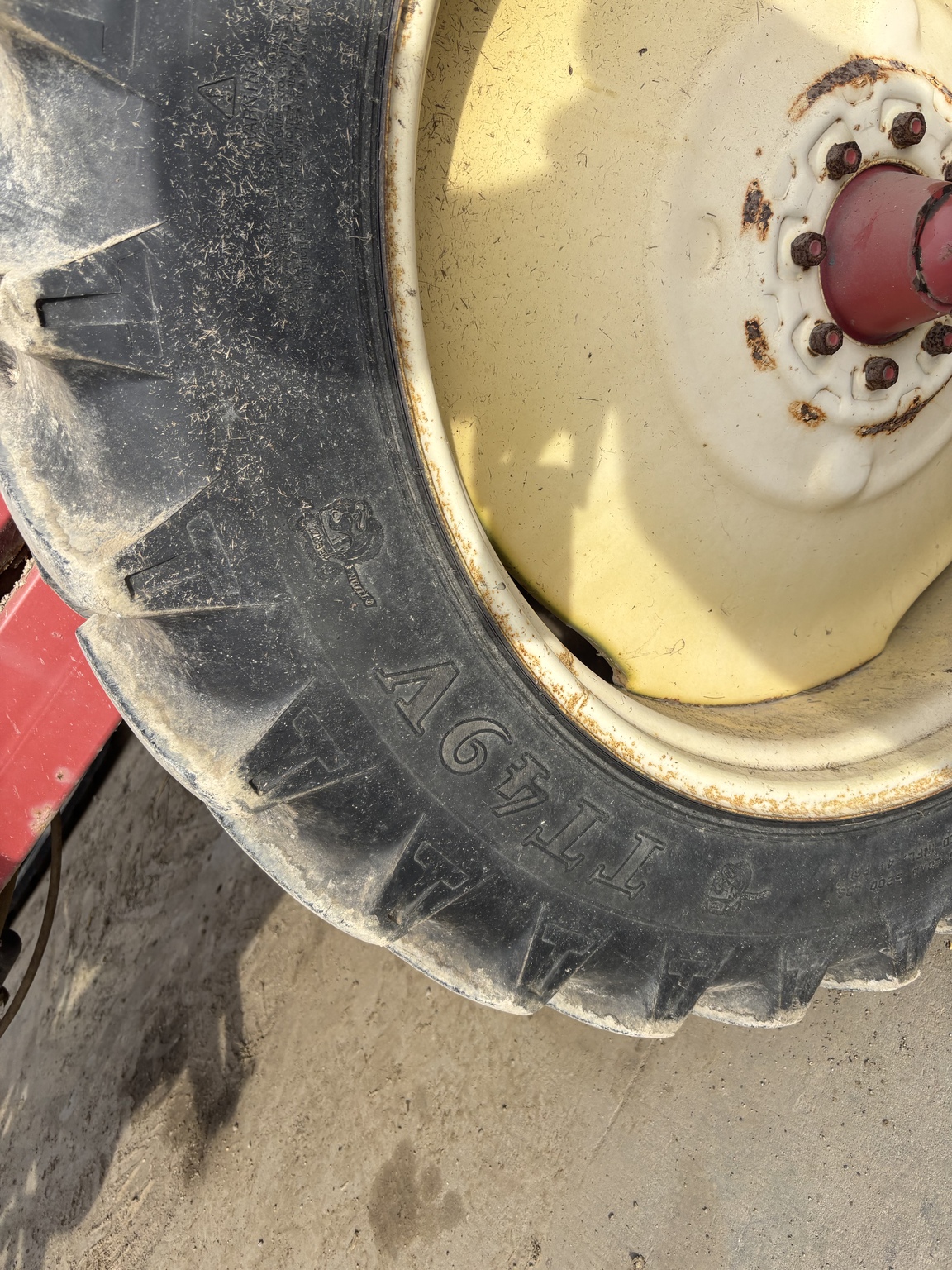 On Lot 2006 Century HD1000 at Tri County Equipment Sandusky, MI