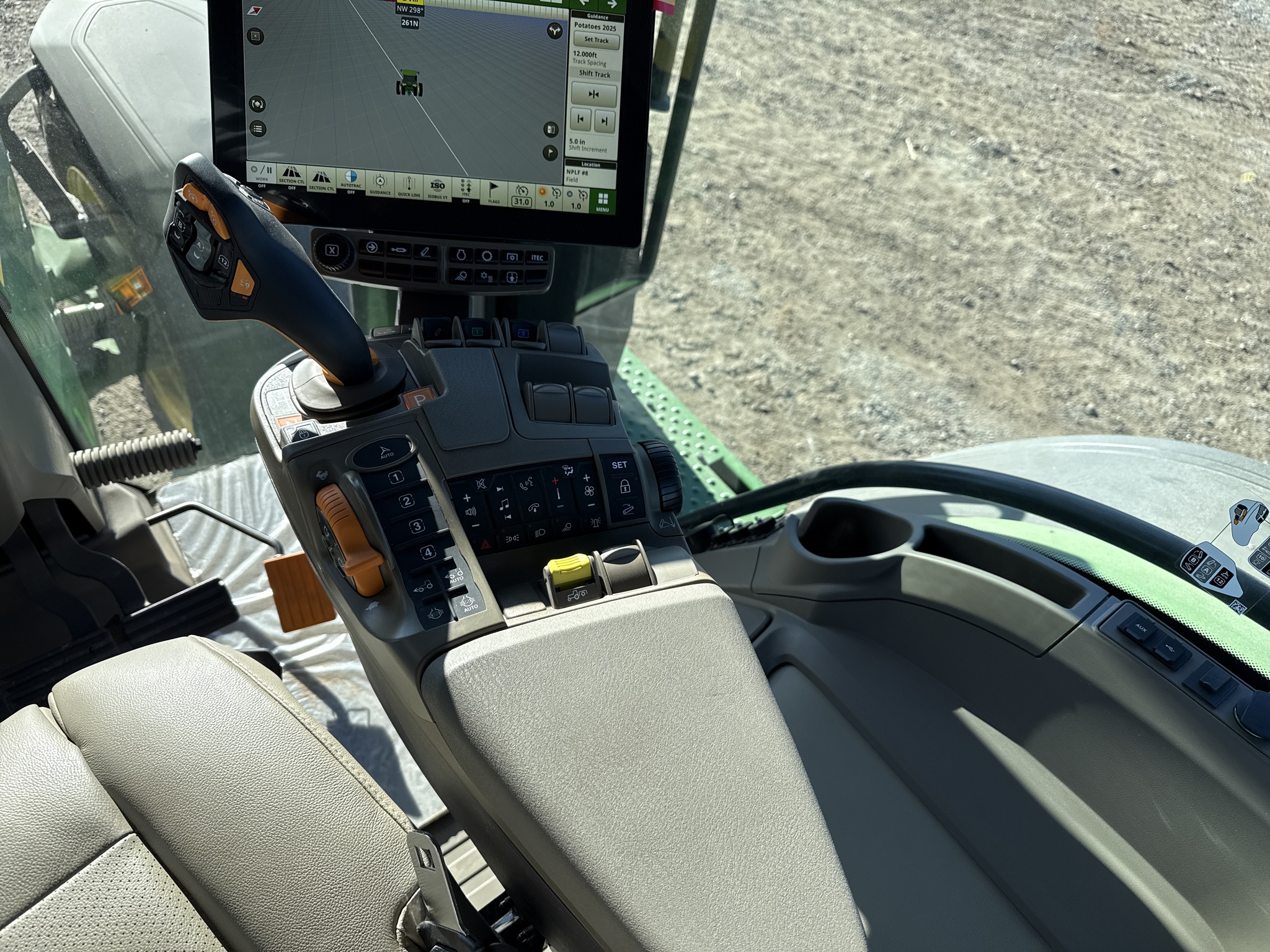  2025 John Deere 8R 370 at LandMark in Gothenburg, NE