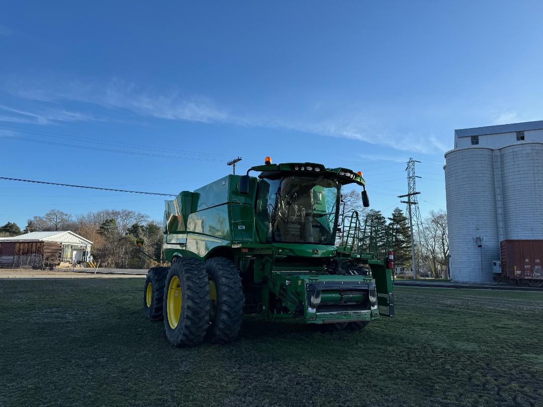 On Lot 2014 John Deere S660 at Tri County Equipment Bad Axe, MI