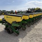  2025 John Deere 1725 at LandMark in Hastings, NE