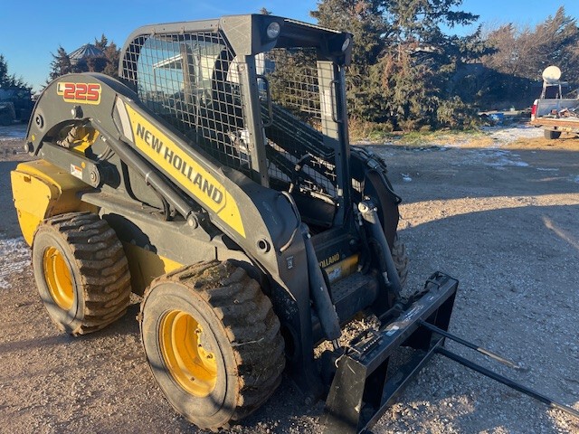  2013 NEW HOLLAND L225 at LandMark in Phillipsburg, KS