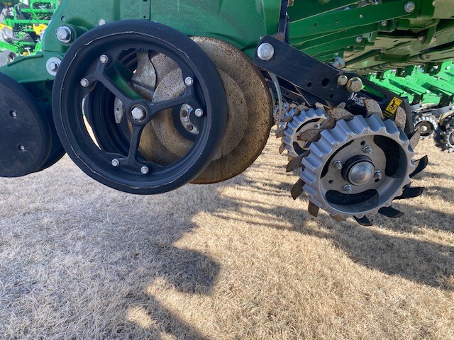  2024 John Deere 1775NT at LandMark in Beatrice, NE