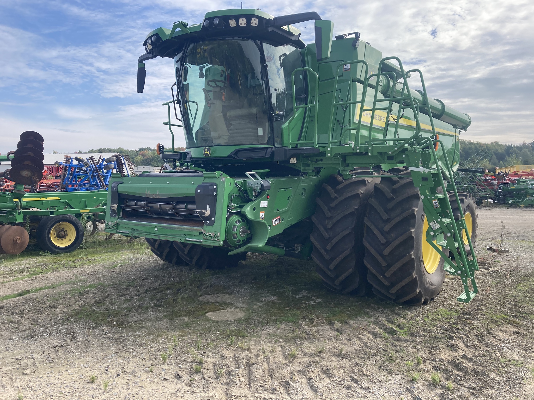 On Lot 2022 John Deere X9 1100 at Tri County Equipment Caro, MI