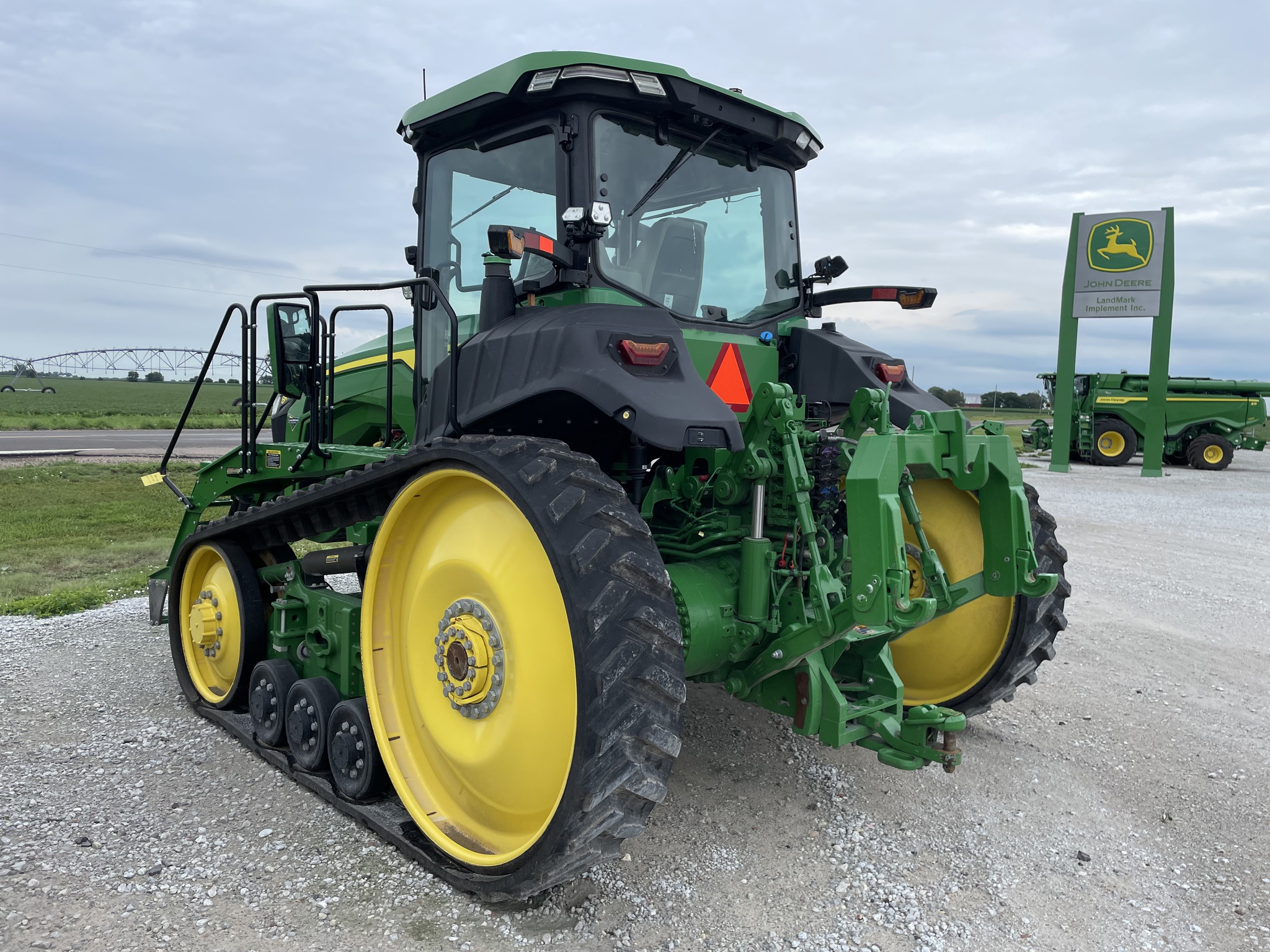 2024 John Deere 8RT 370 at LandMark in Fairfield, NE
