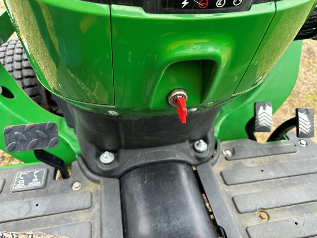 On Lot  John Deere 3032E at Tri County Equipment Lapeer, MI