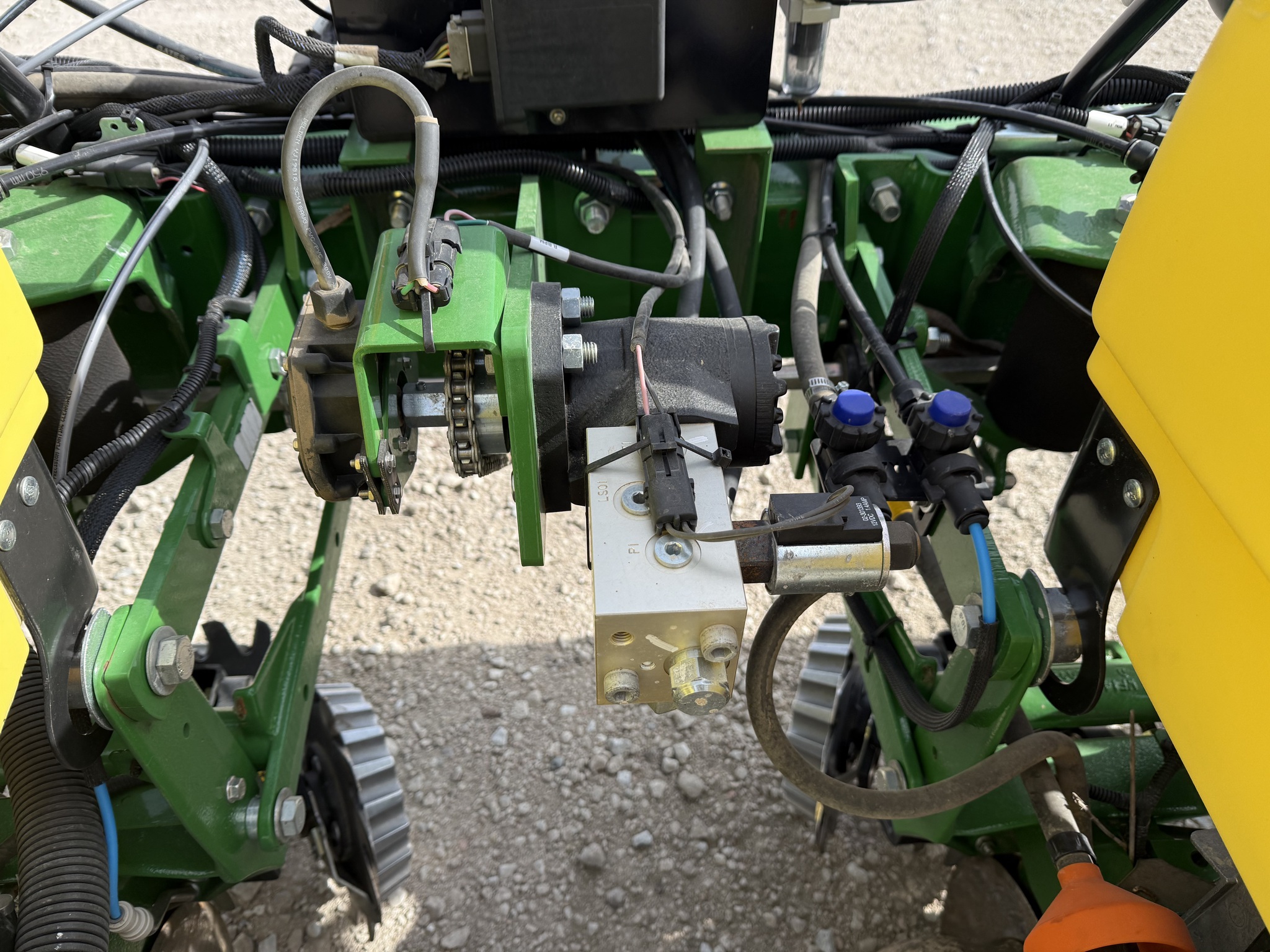  2025 John Deere 1725 at LandMark in Hastings, NE