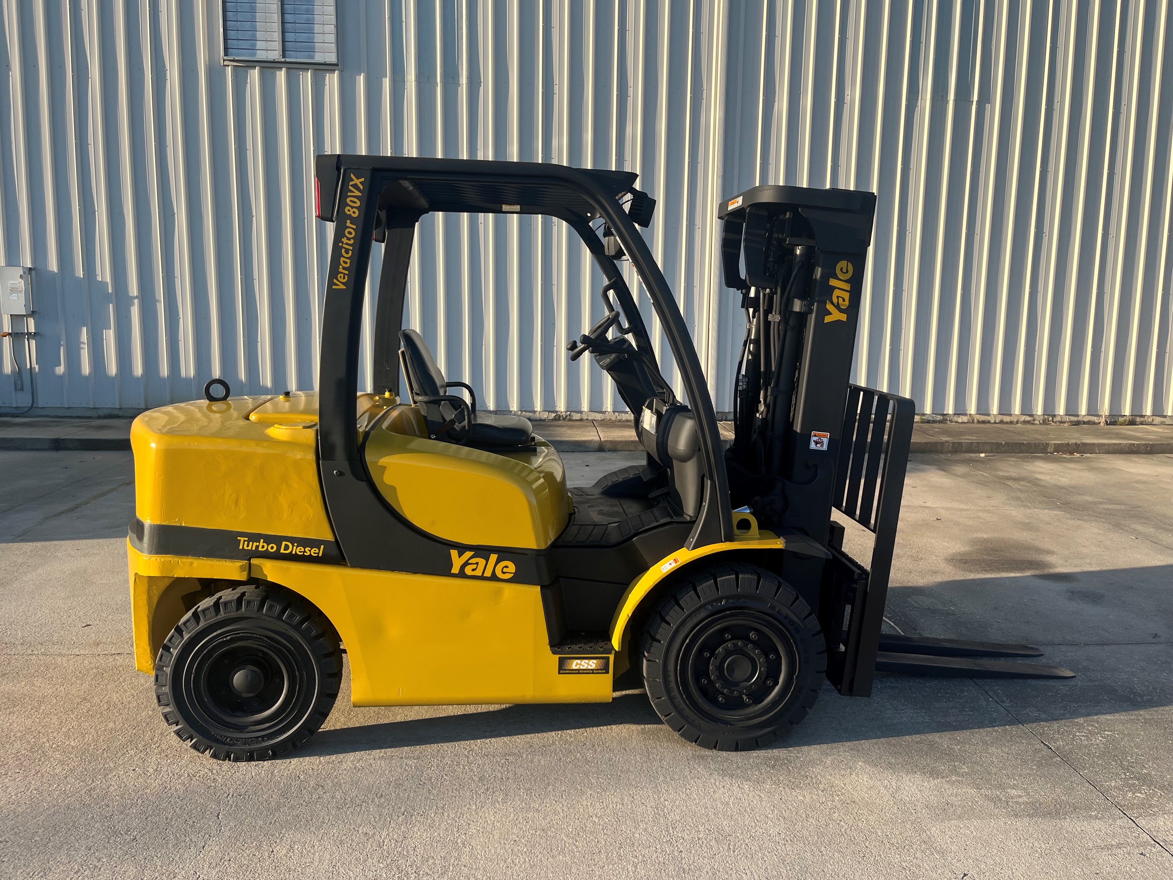Used 2014 Yale GDP080VXNKGE086 at Briggs Equipment in New Orleans, LA