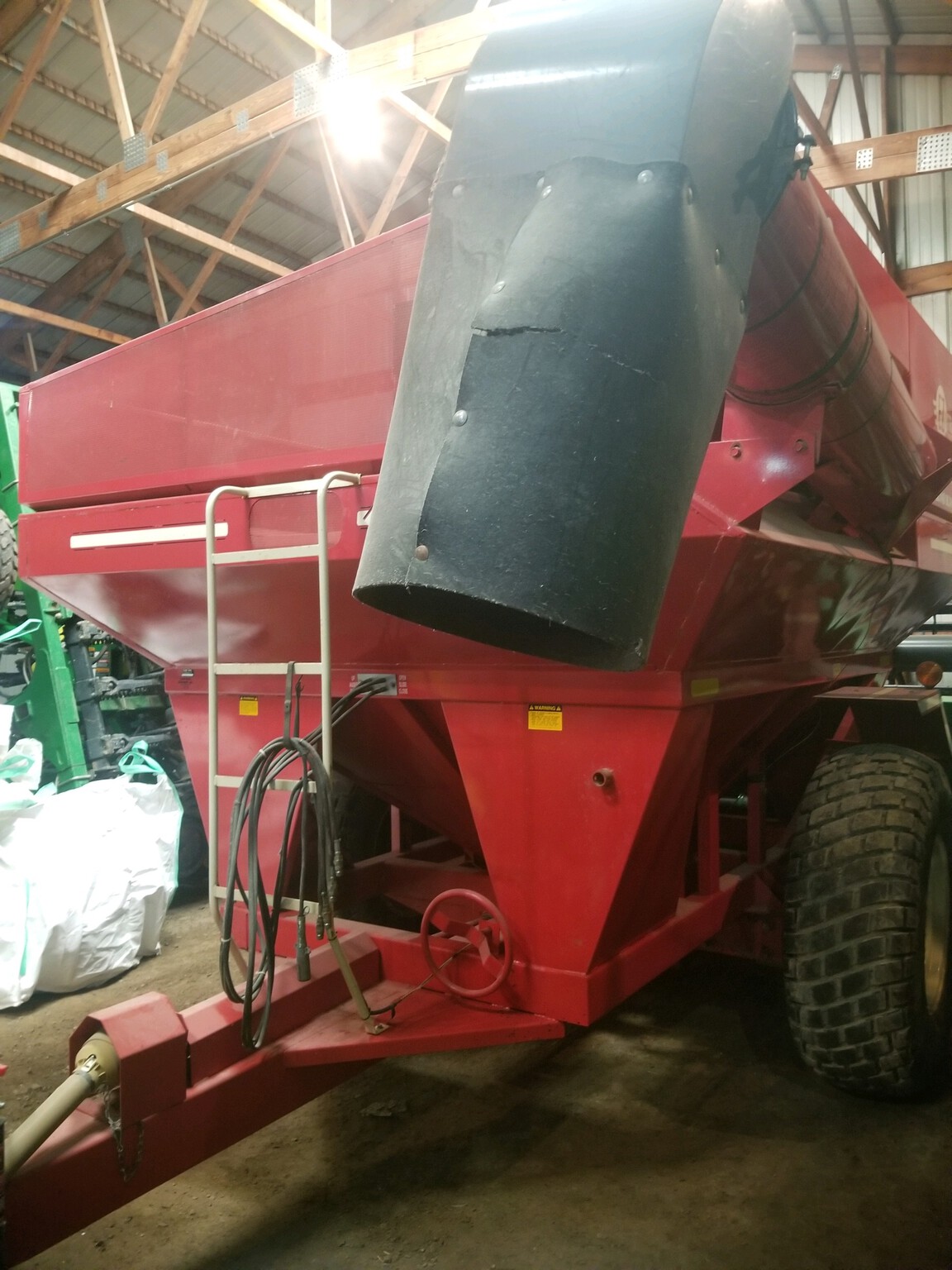 On Lot  E-z Trail 510 at Tri County Equipment Marlette, MI