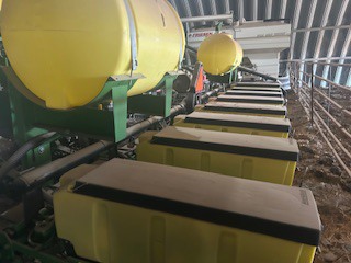  2002 John Deere 1700 at LandMark in Arapahoe, NE