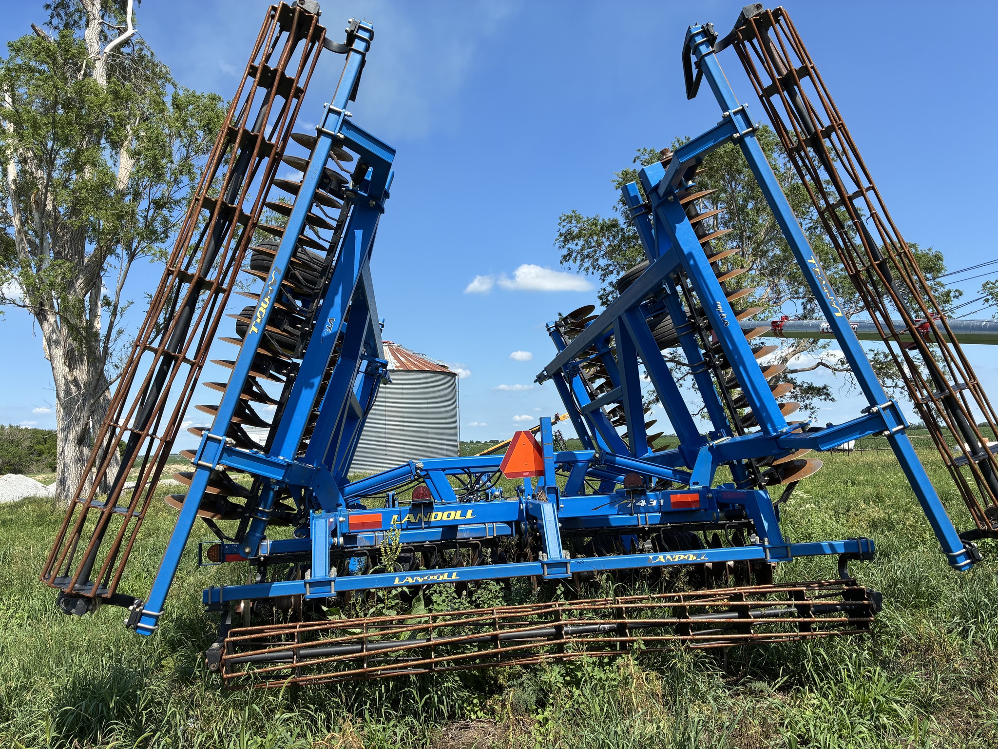  Landoll 7431-33 at LandMark in Hebron, NE