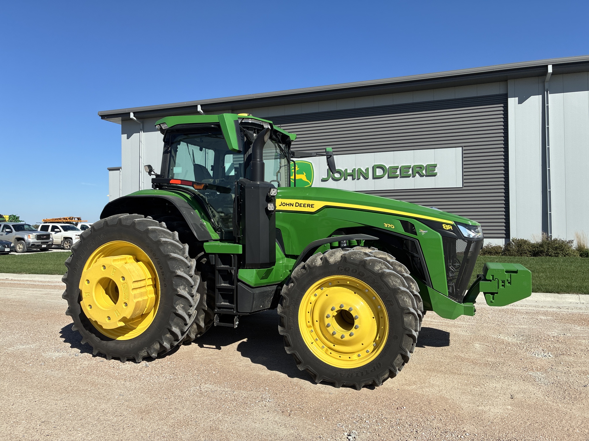  2025 John Deere 8R 370 at LandMark in Hebron, NE