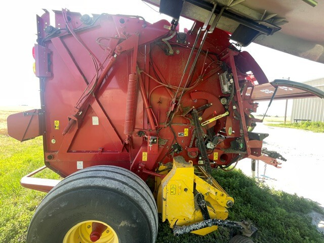  2014 NEW HOLLAND Rollbelt 560 at LandMark in Phillipsburg, KS