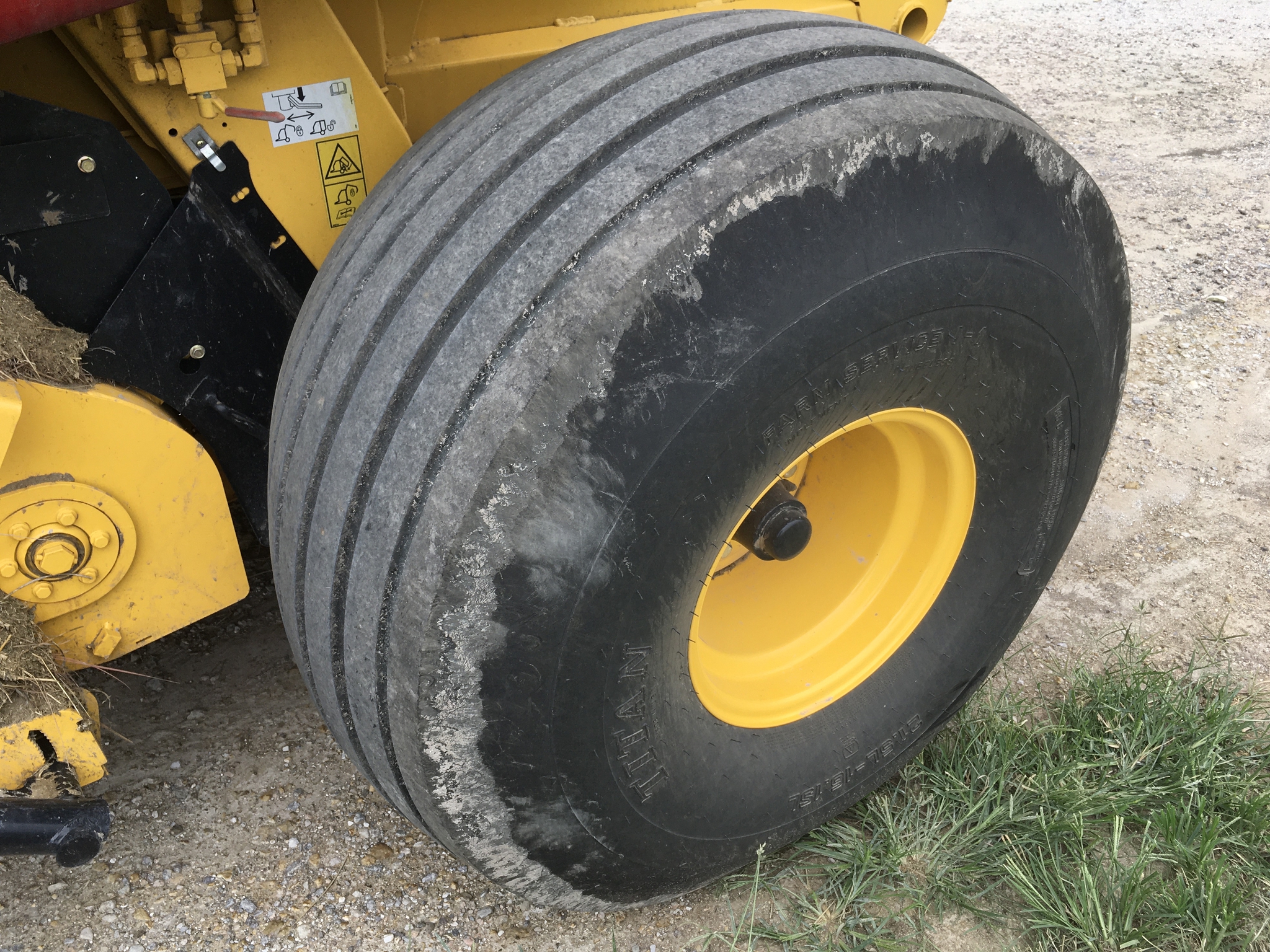  2023 NEW HOLLAND Rollbelt 560 at LandMark in Phillipsburg, KS