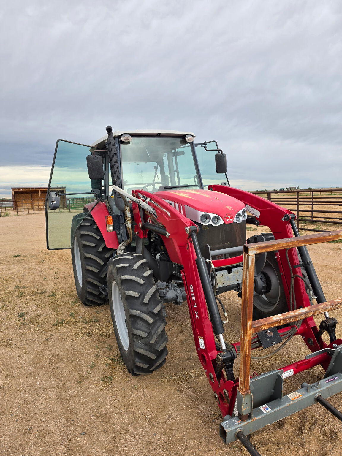  2014 MASSEY FERGUSON 4610 at LandMark in Gothenburg, NE
