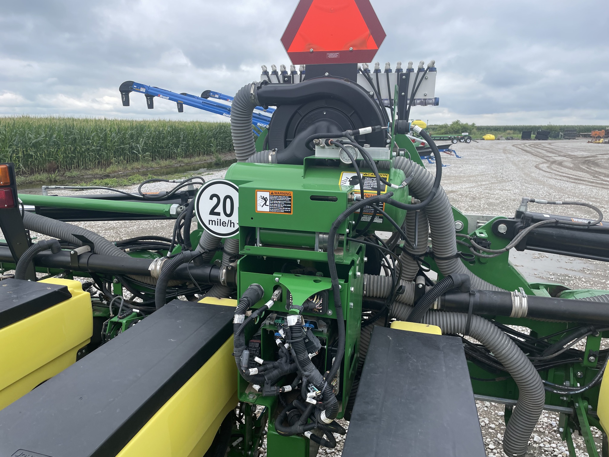  2021 John Deere 1725 at LandMark in Fairfield, NE