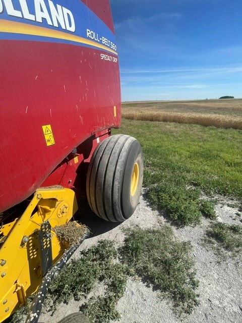 2014 NEW HOLLAND Rollbelt 560 at LandMark in Phillipsburg, KS