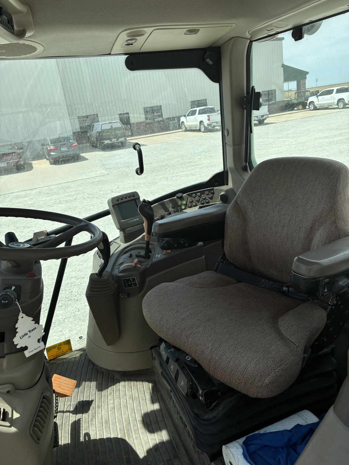  2011 John Deere 7230 Premium at LandMark in Fairfield, NE