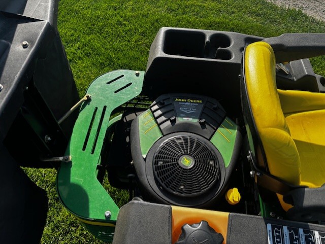 On Lot 2007 John Deere Z425 at Tri County Equipment Sandusky, MI