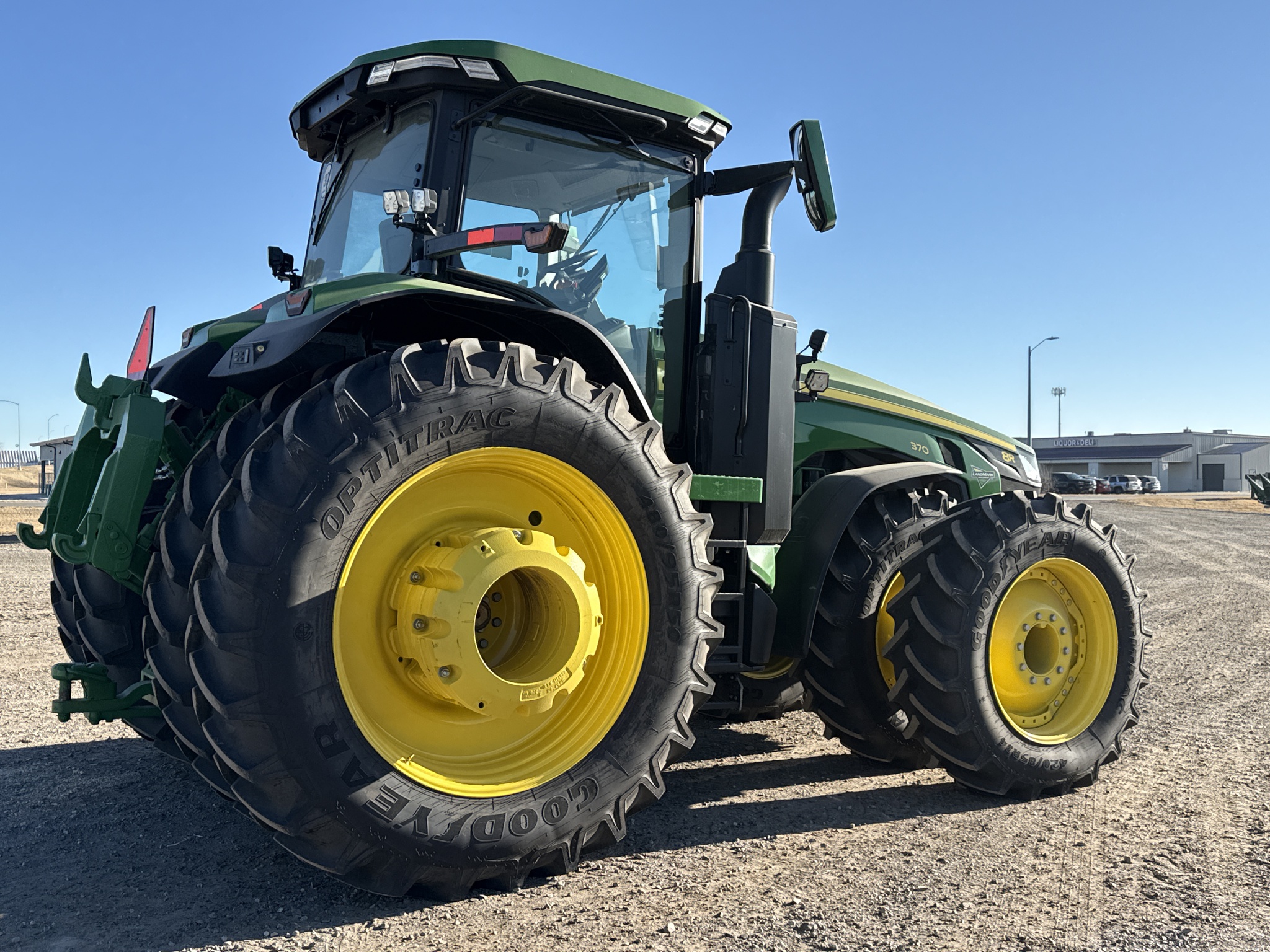  2025 John Deere 8R 370 at LandMark in Gothenburg, NE