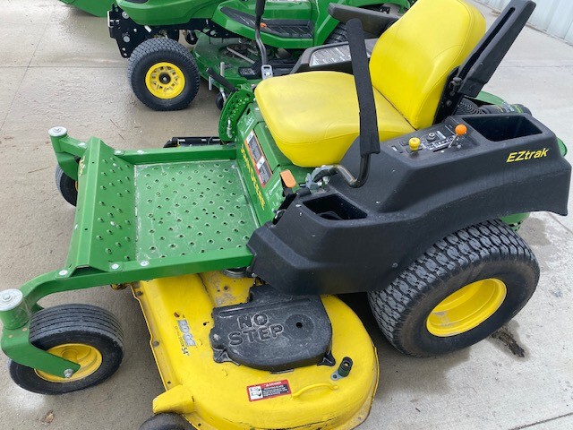  2015 John Deere Z435 at LandMark in Beatrice, NE