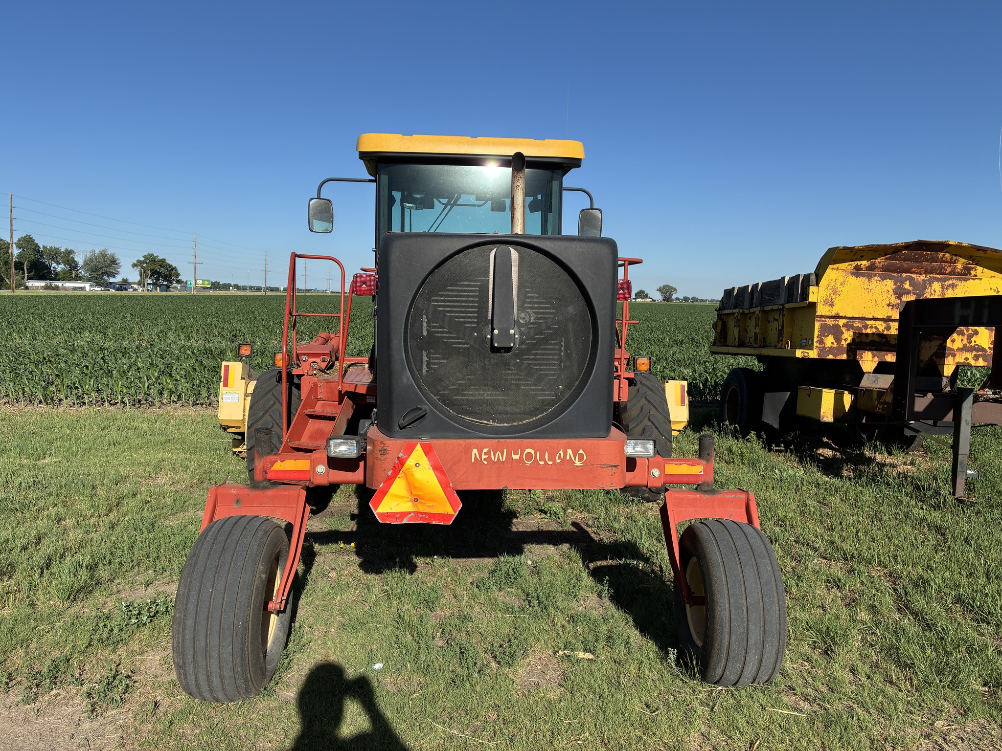  2002 NEW HOLLAND HW320 at LandMark in Gothenburg, NE